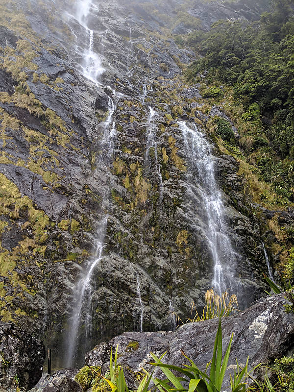 Te Anau Downs, Earland falls 
