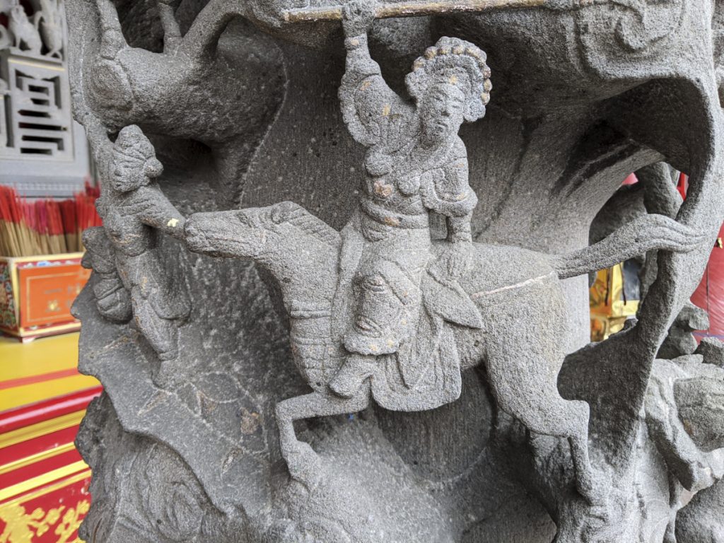Temple pillar carving 140308