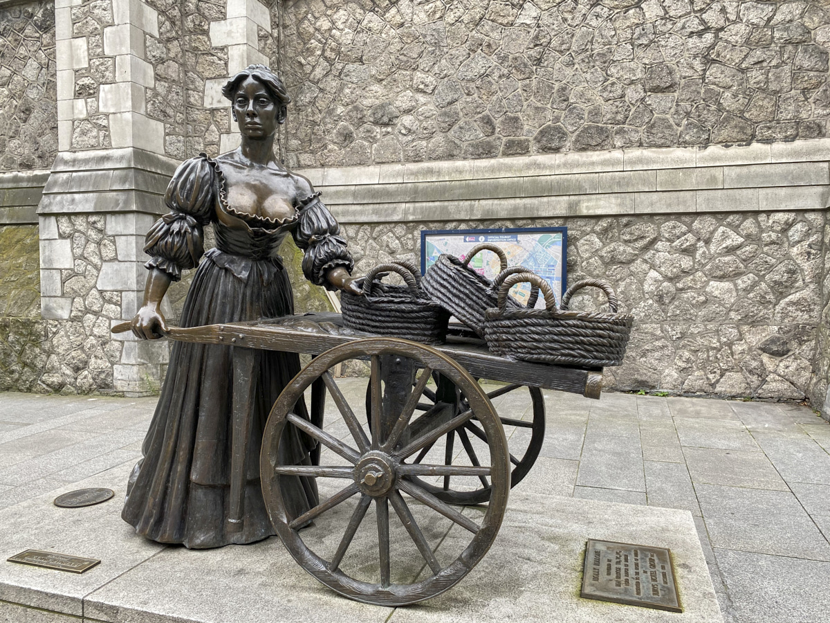 Molly Malone statue downtown Dublin