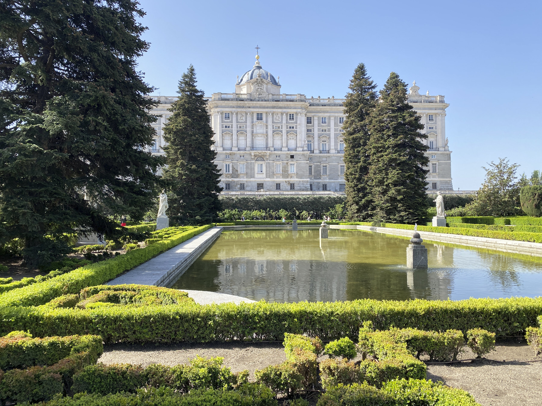 Royal Palace of Madrid Garden and Pool