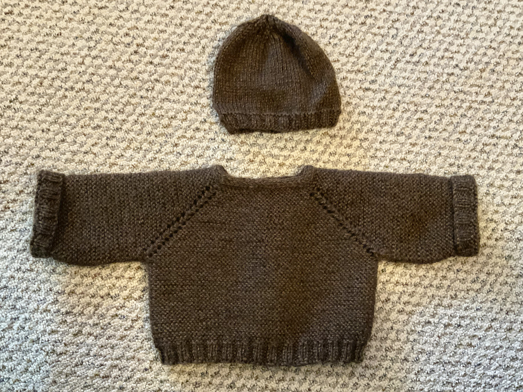 Back of baby sweater brown with hat